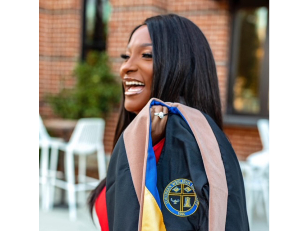 Jade Nealious graduation photo